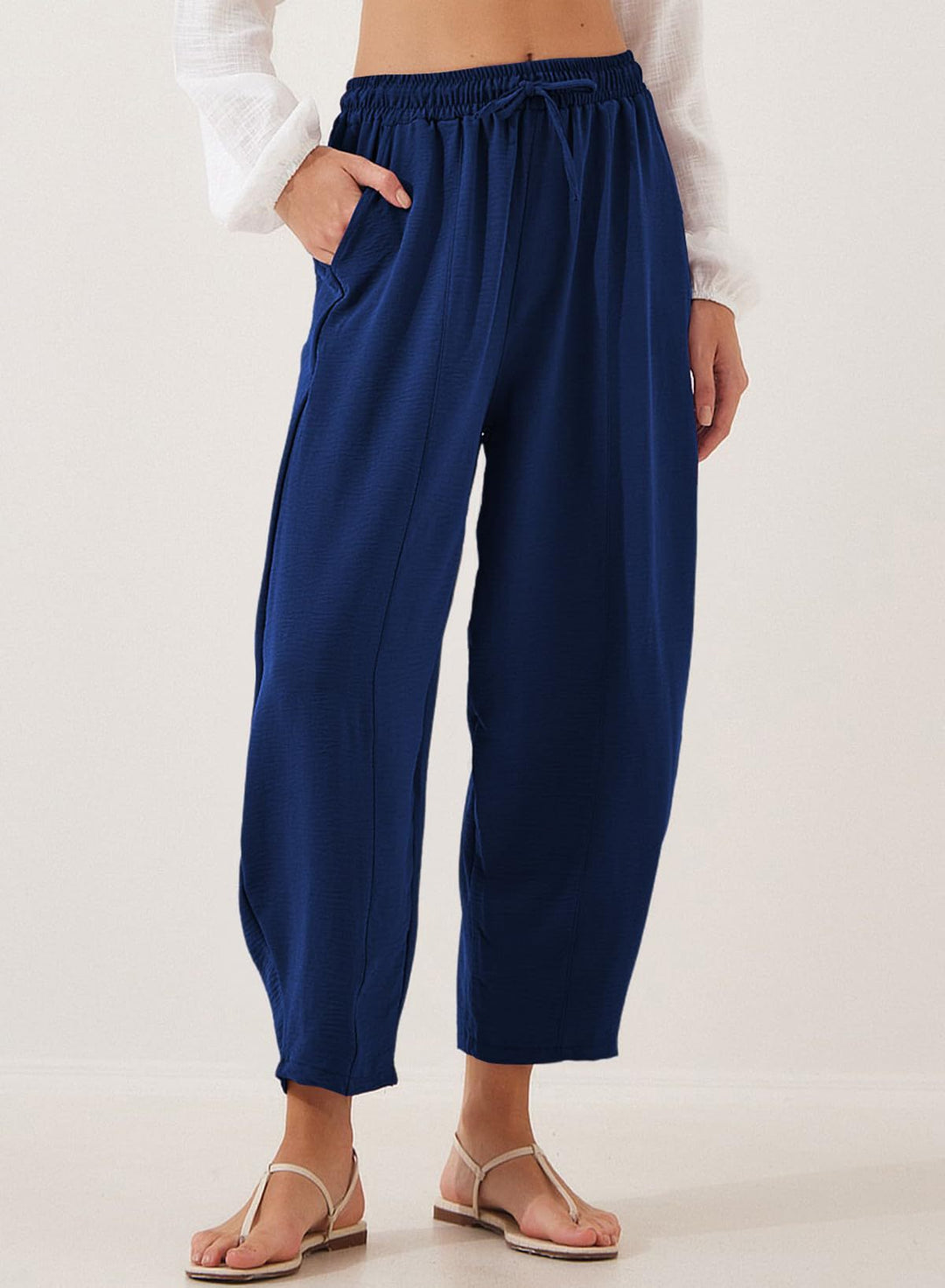 Women's lounge pants with elastic waistband and practical pockets Lune London