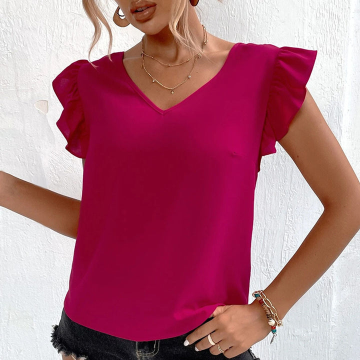 Blouse pour femmes avec des détails de volants volumineux et un élégant col en V Chic & Stil