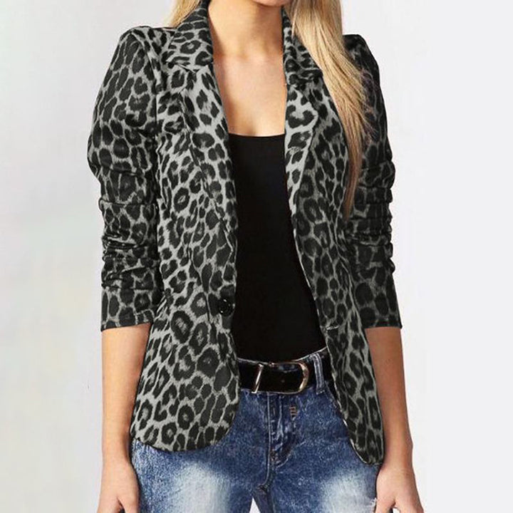 Elegant women's blazer with leopard pattern and refined details Lune London