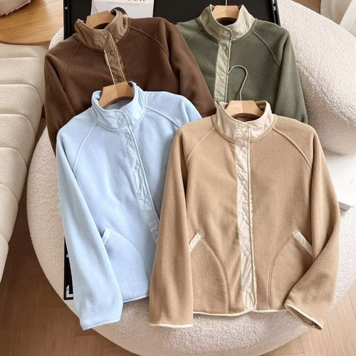 Veste en polaire confortable pour femmes avec col élastique et poches pratiques Chic & Stil