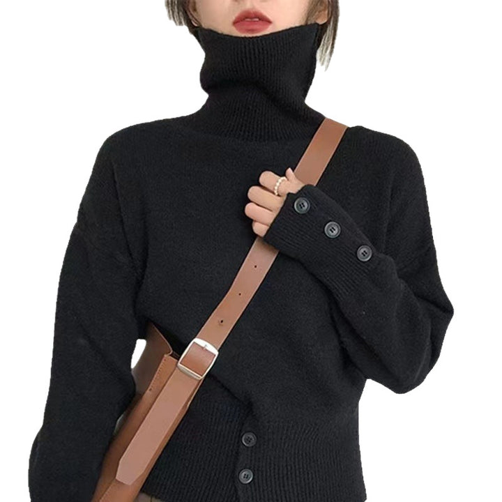 Pull à col roulé confortable pour femmes avec détails en boutons Chic & Stil