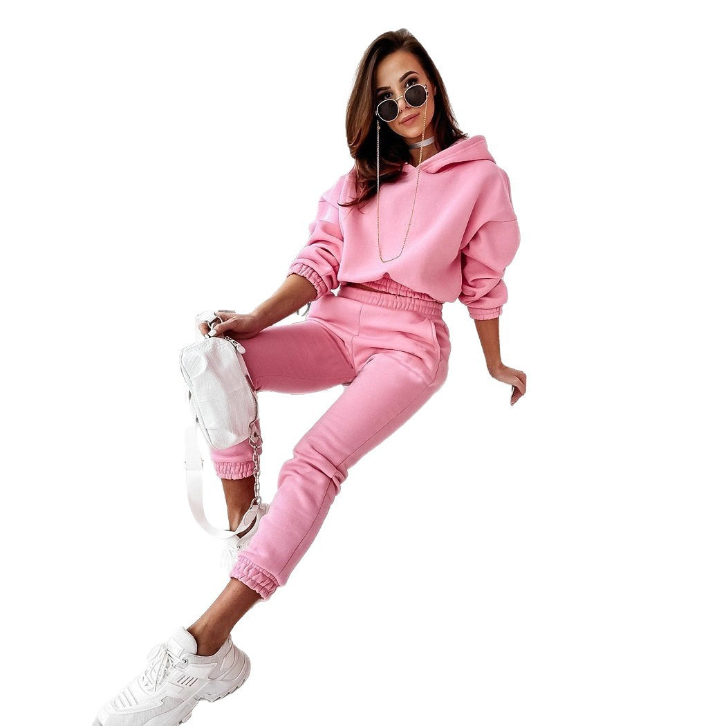 Comfortable tracksuit for women with hood and elastic waistband Chic & Stil