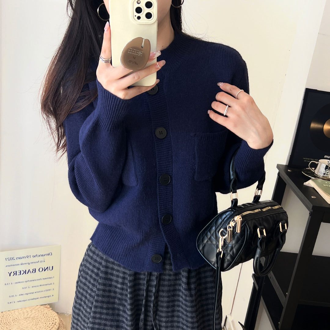 Cardigan pour femmes avec détails de boutons et poches pratiques Chic & Stil