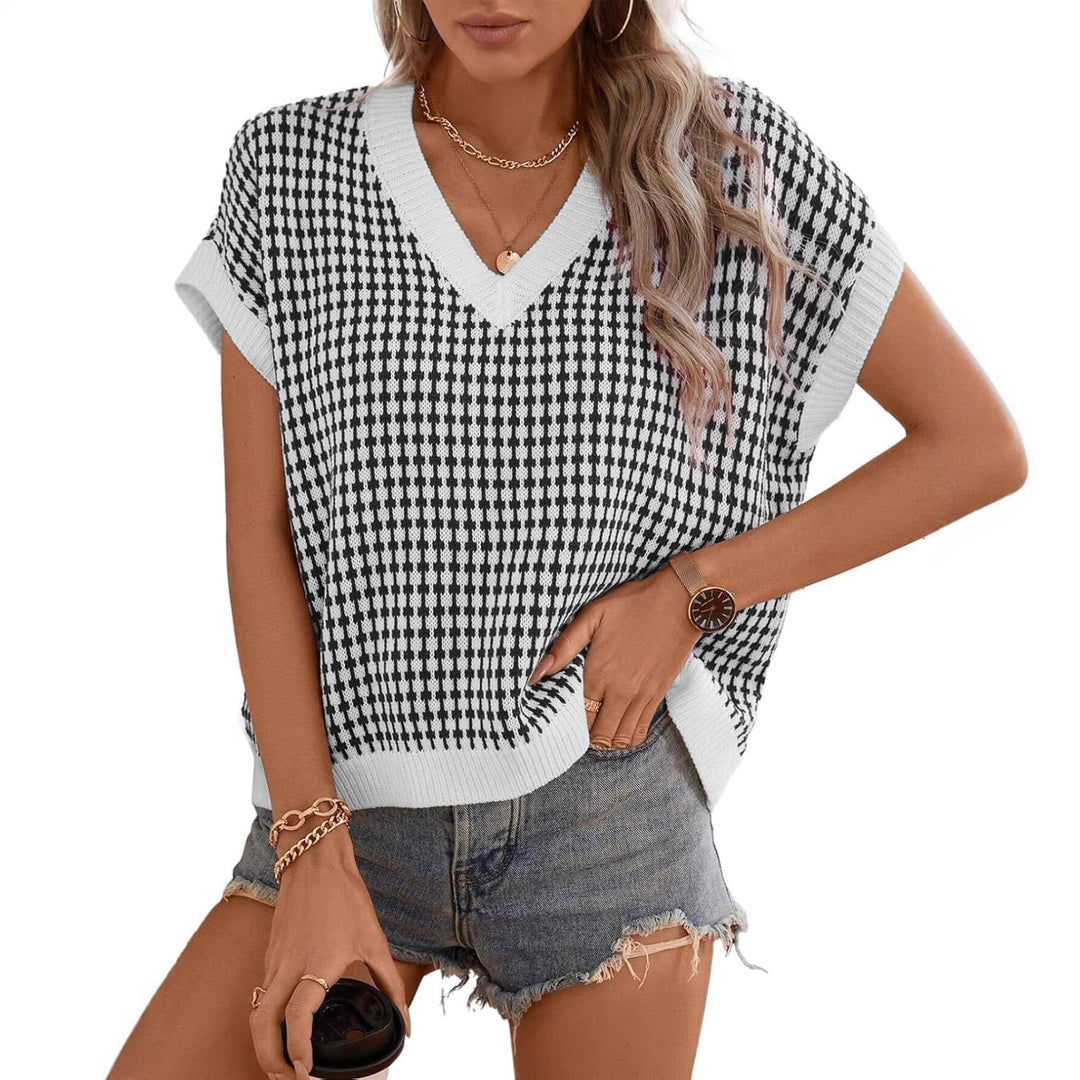 Viscose top for women with a modern check pattern and a chic V-neck