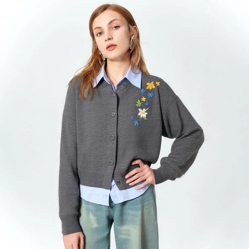 Pull décontracté pour femmes avec broderie florale et coupe ample Chic & Stil