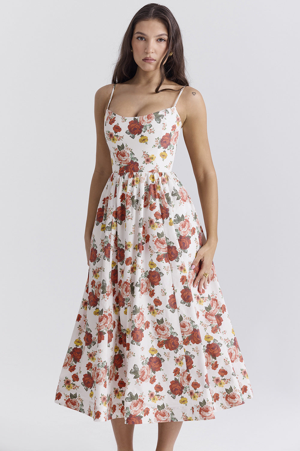 Maxi dresses for women with floral pattern and elegant, flowing silhouette Chic & Stil
