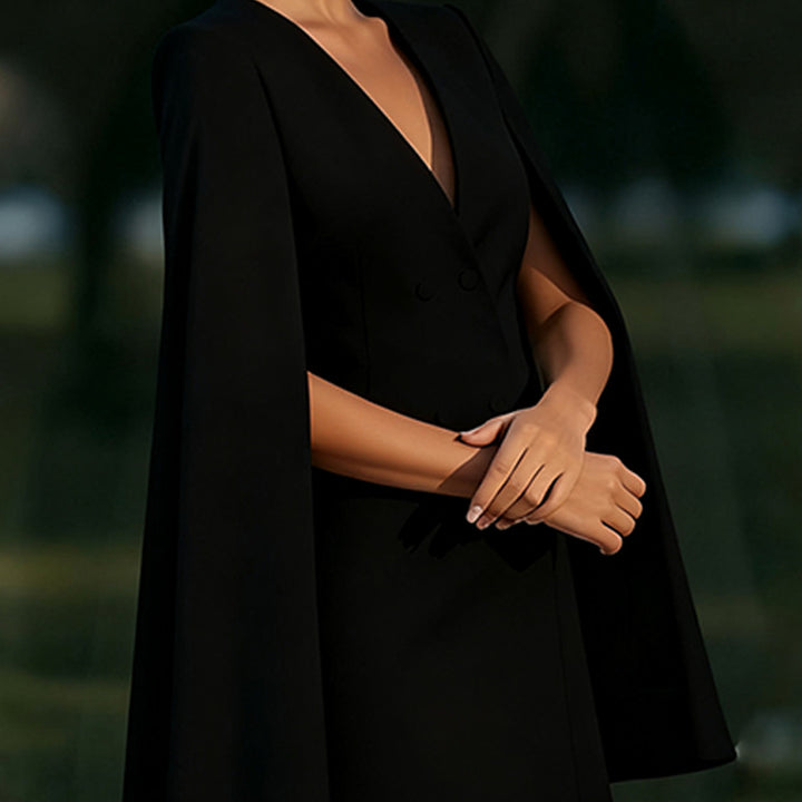 Robe pull pour femmes avec capuche et double patte de boutonnage Chic & Stil