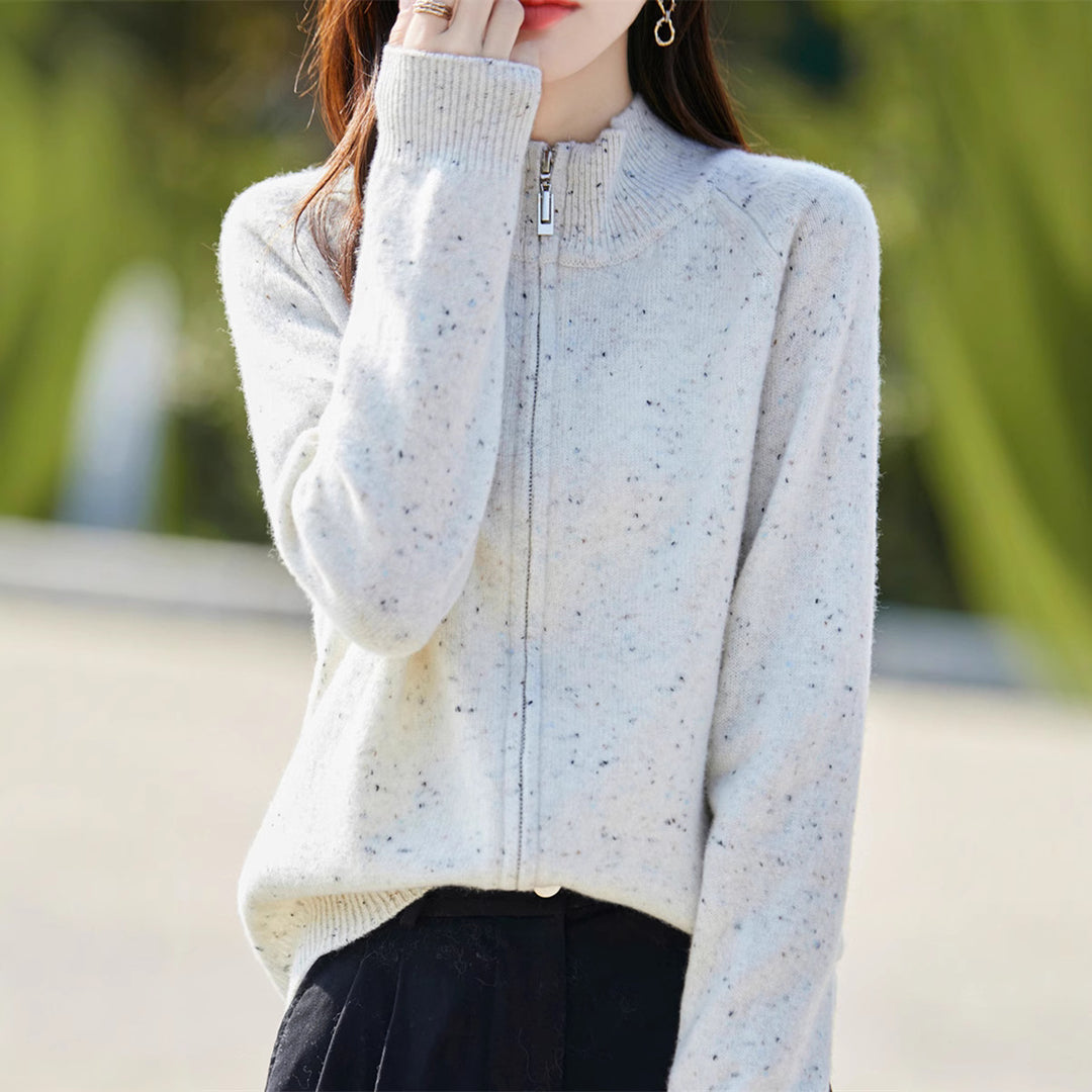 Cardigan femme avec zip et col haut en matériau confortable Chic & Stil
