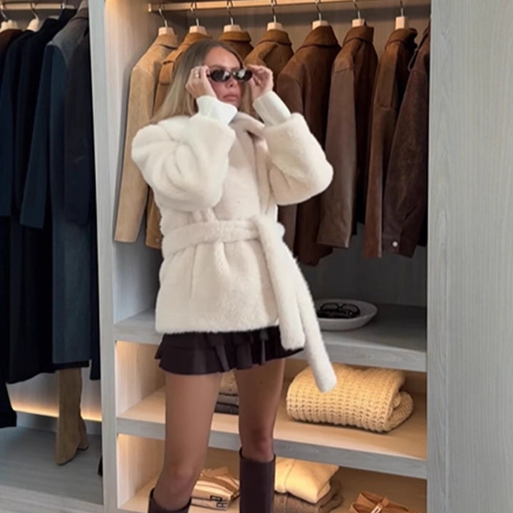 Women's short jacket made of teddy faux fur with oversized collar and pockets Amarae