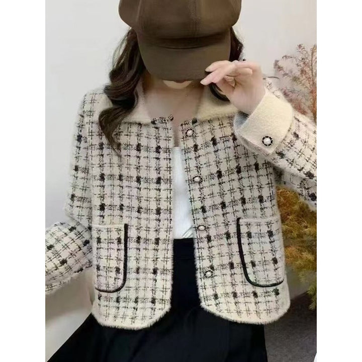 Elegant boucle jacket for ladies with classic check pattern and decorative pockets Lune London
