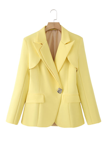 Structured blazer for women with elegant cuffed sleeves and a decorative closure Amarae