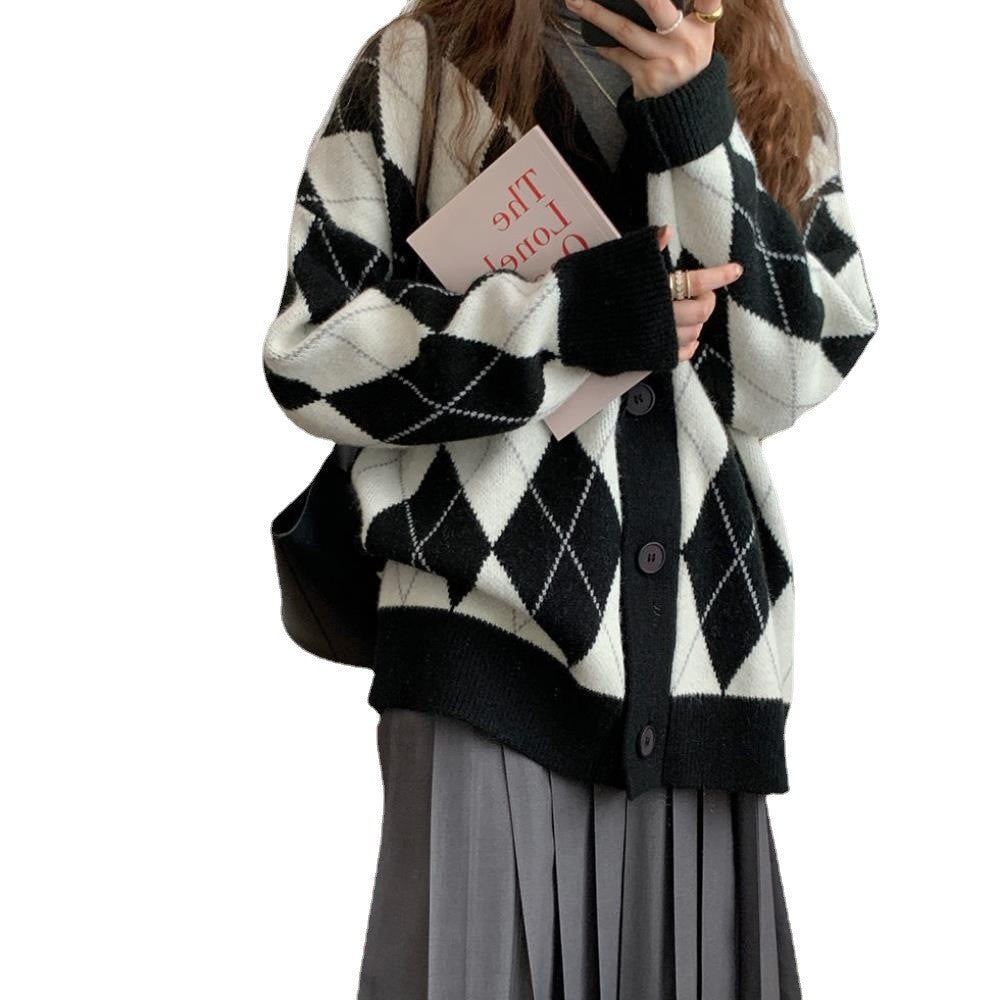 Chunky knit cardigan for women with modern diamond pattern and button closure Lune London
