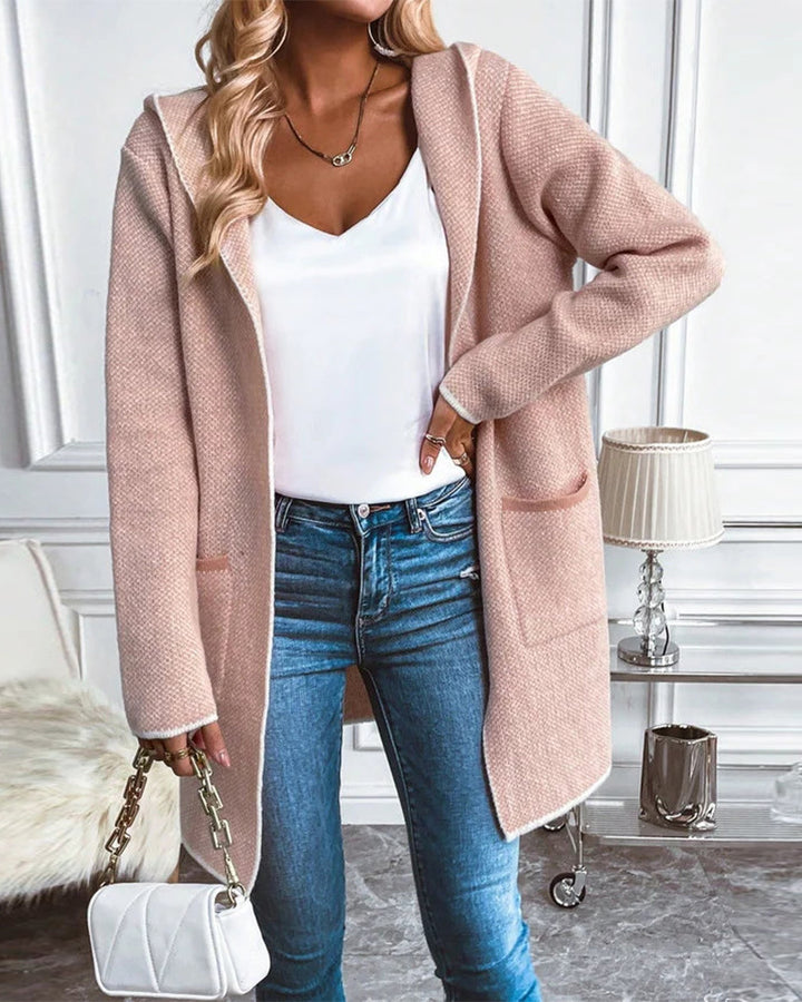 Manteau en tricot pour femmes avec capuche et poches pratiques Chic & Stil