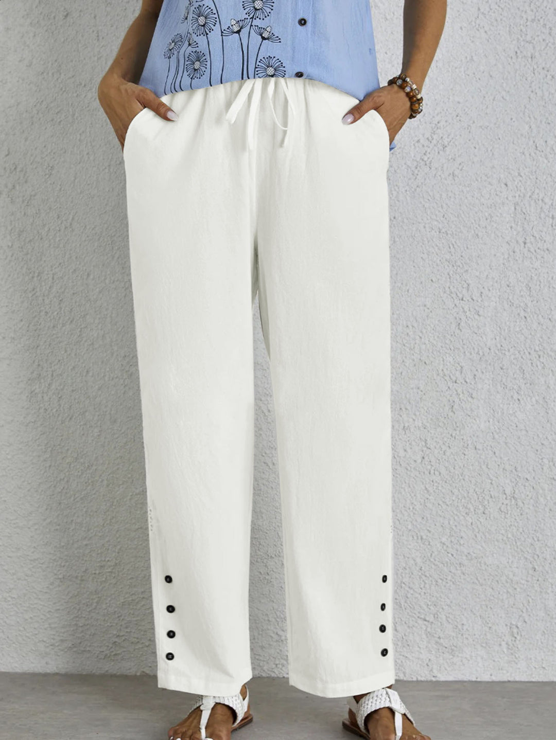 High-waisted chino pants for women with elastic waistband and side pockets Lune London