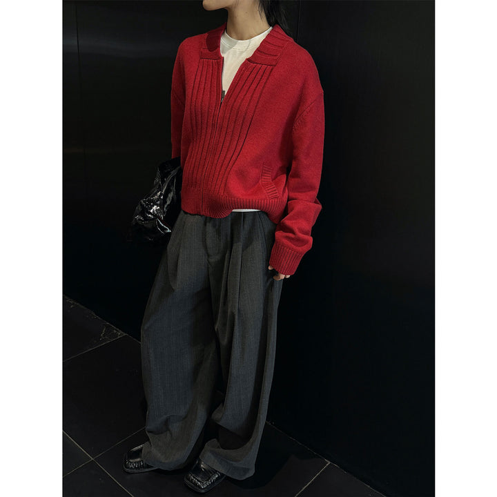 Women's short-cut zipper knit cardigan with vertical rib pattern and patch pockets Amarae