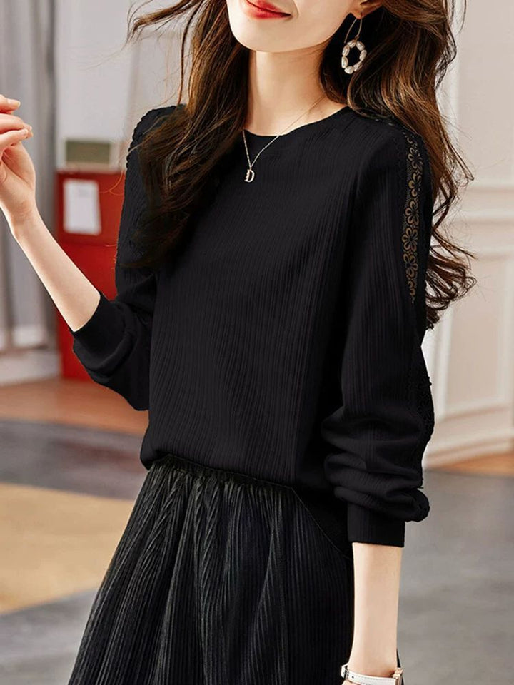 Pull en tricot élégant pour femme avec des détails en fine côtes et des inserts décoratifs Chic & Stil