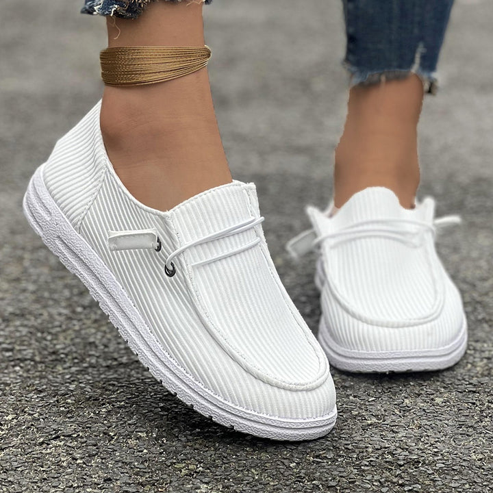 Casual slip-on sneakers for women with non-slip sole and breathable upper Lune London