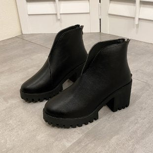 Ladies' boots with a sturdy block heel and a non-slip sole Amarae