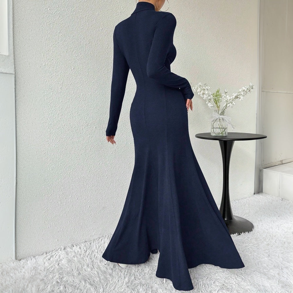 Robe maxi élégante pour femmes à manches longues avec un col haut et un ourlet fluide Chic & Stil