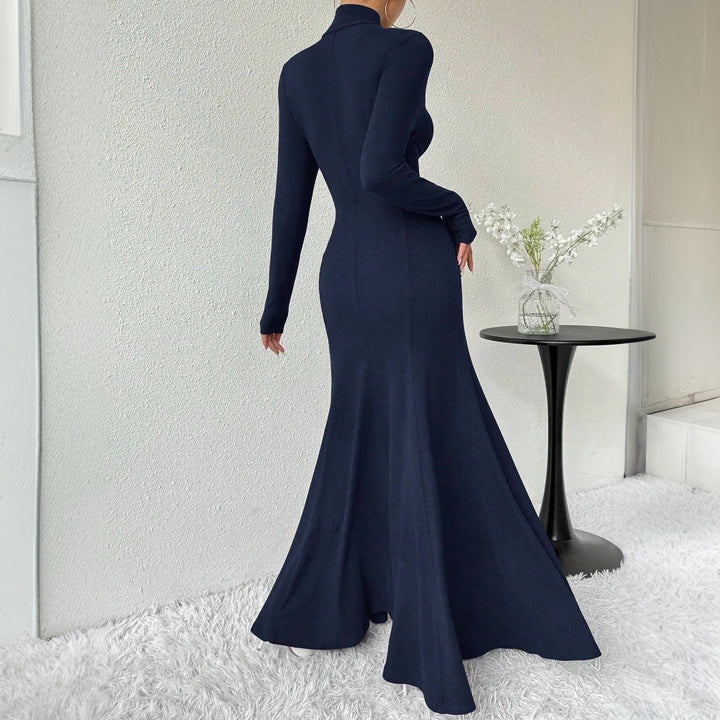 Robe maxi élégante pour femmes à manches longues avec un col haut et un ourlet fluide Chic & Stil