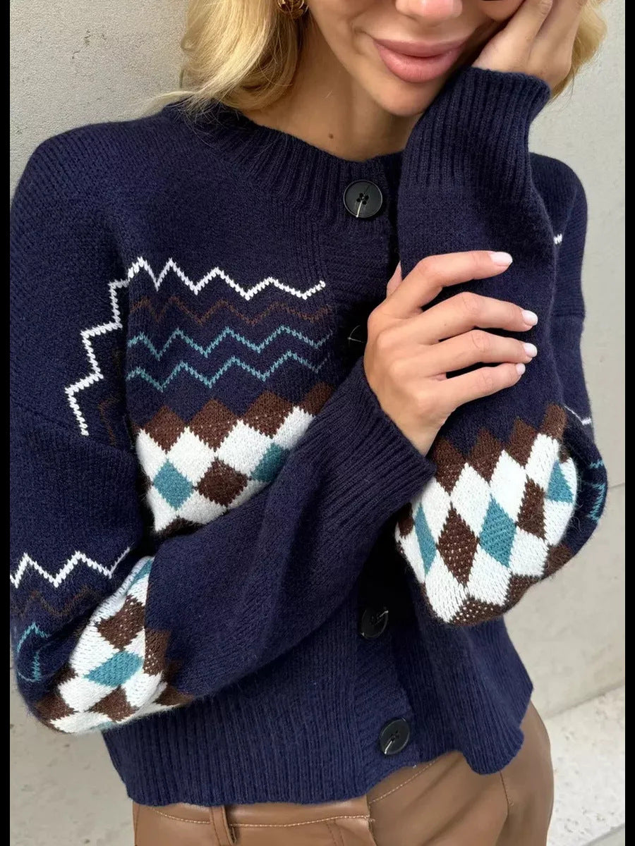 Cardigan pour femmes avec un motif de diamant moderne et fermeture à boutons Chic & Stil