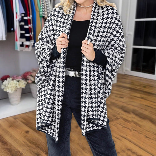 Ladies Patterned Poncho with a chic cut and comfortable wear Amarae