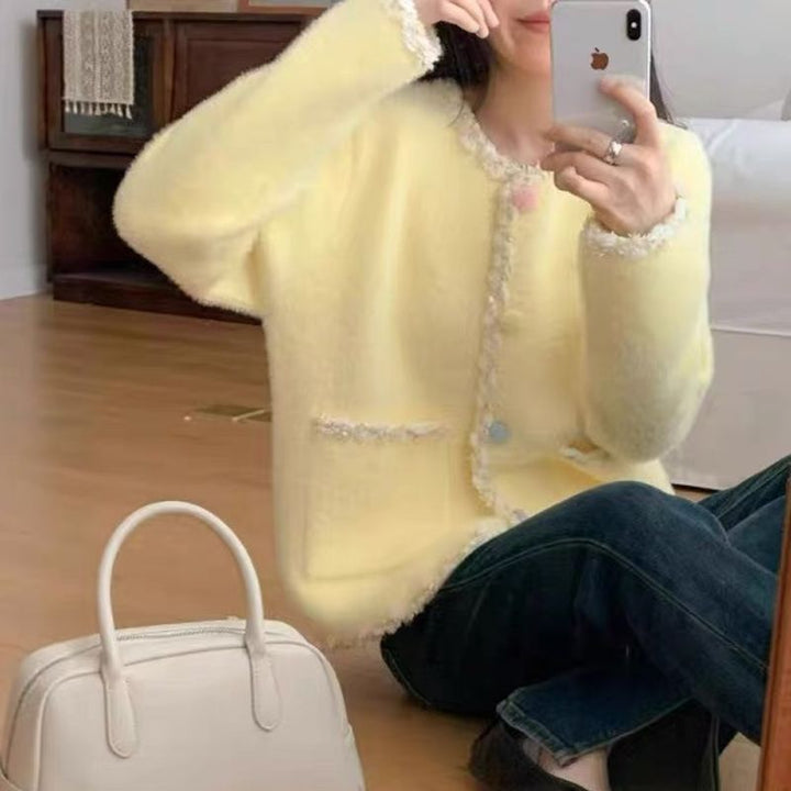 Veste câline pour femmes au style élégant avec des accents contrastants Chic & Stil