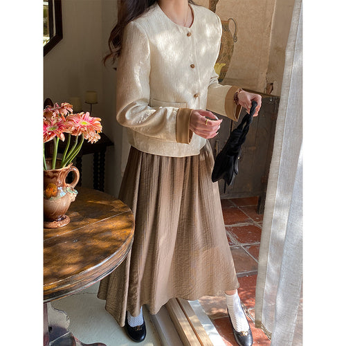 Ladies elegant shorter blazer with decorative button details Chic & Stil