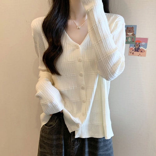 Cardigan pour femmes avec décolleté en V et détails de bouton Chic & Stil