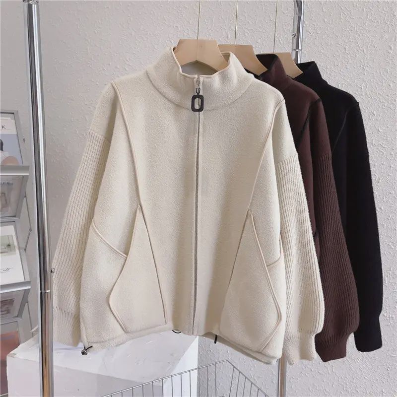 Veste volumineuse pour femmes avec col haut et fermeture éclair continue Chic & Stil