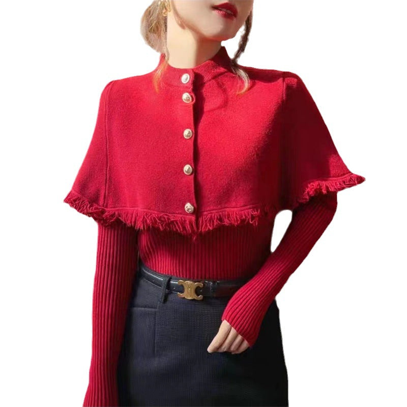Top féminin à la mode avec un design à franges et des détails de boutons Chic & Stil
