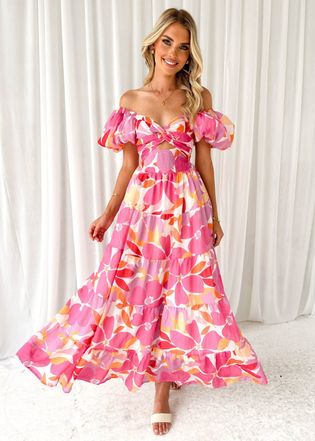 Maxi dress for women with voluminous balloon sleeves and chic floral print
