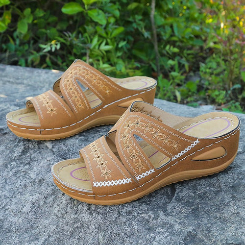Comfortable strap sandals for women with floral design and adjacent openings Amarae