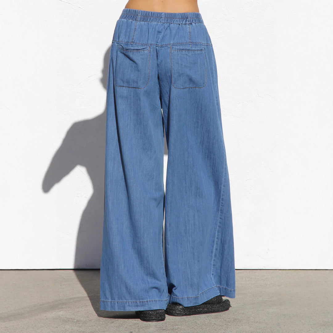 Wide denim pants for women with elastic waistband and button details Chic & Stil