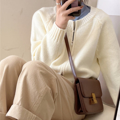 Cardigan Femme Confortable avec Zip et Ourlet Large à Côtes Chic & Stil