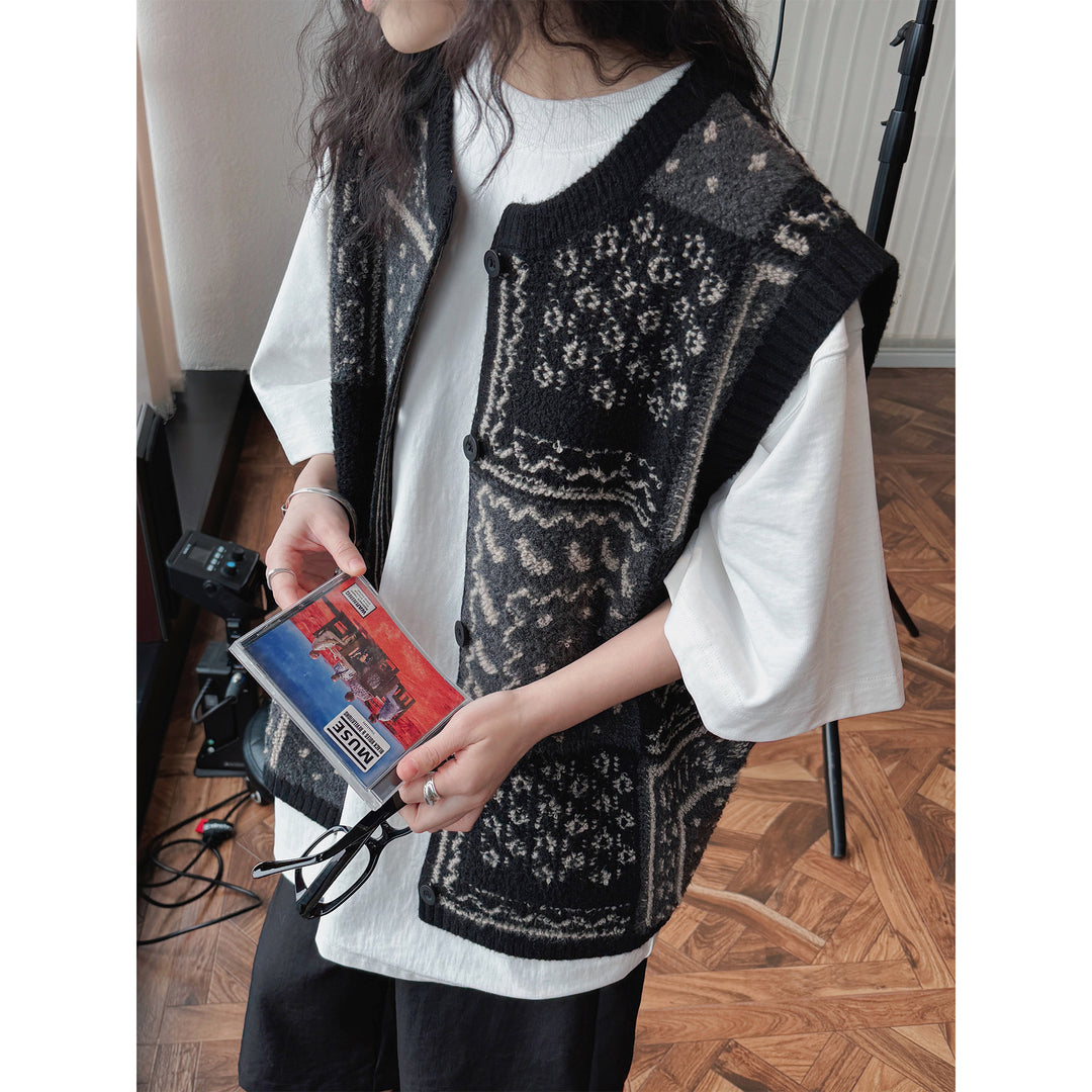 Women’s jacquard knitted vest with button placket and ribbed neckline Amarae