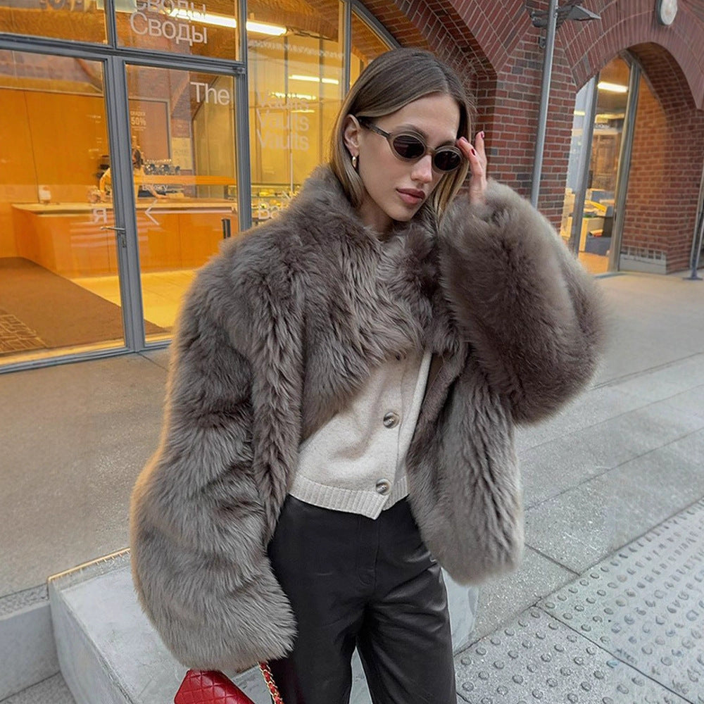 Women's short coat made of luxurious teddy faux fur with balloon sleeves and shawl collar Amarae