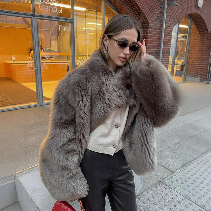 Women's short coat made of luxurious teddy faux fur with balloon sleeves and shawl collar Amarae