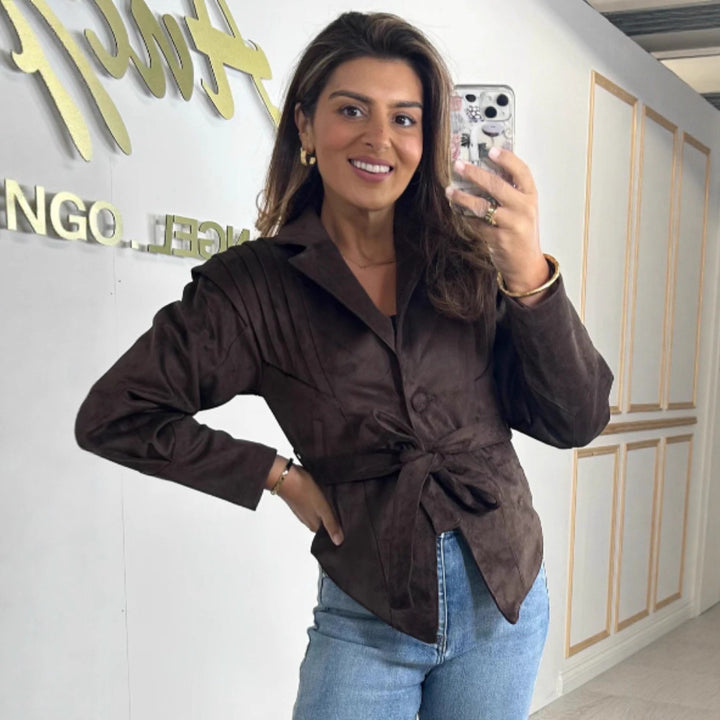 Veste élégante en daim pour femmes avec ceinture à la taille Chic & Stil