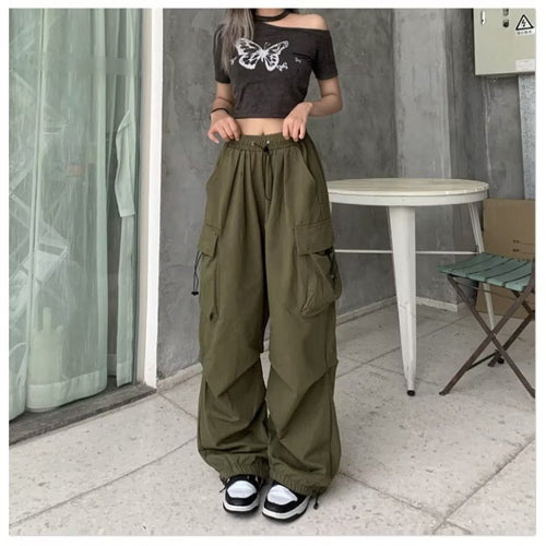 Women's cargo pants with versatile cut and practical pockets Chic & Stil