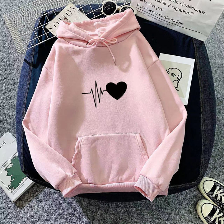 Women's hoodie with heartwarming design and cozy fit Chic & Stil