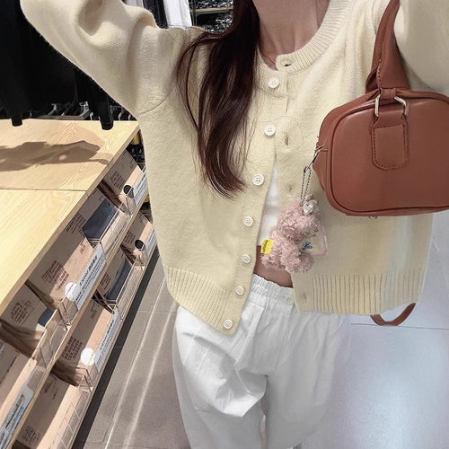 Cardigan élégant pour femmes à manches courtes avec détails en bouton et tricot fin Chic & Stil