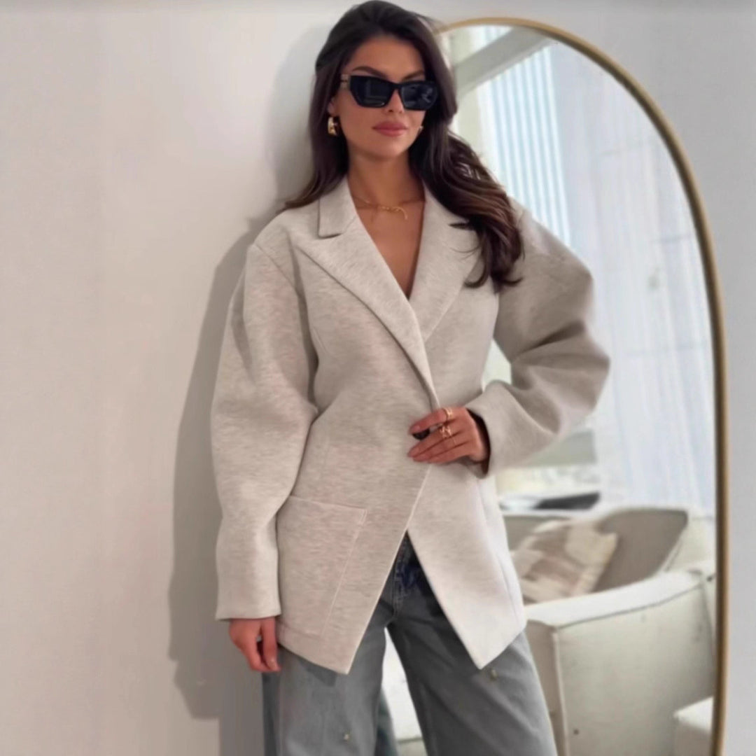 Modern jacket for women with an oversized fit and pockets Lune London