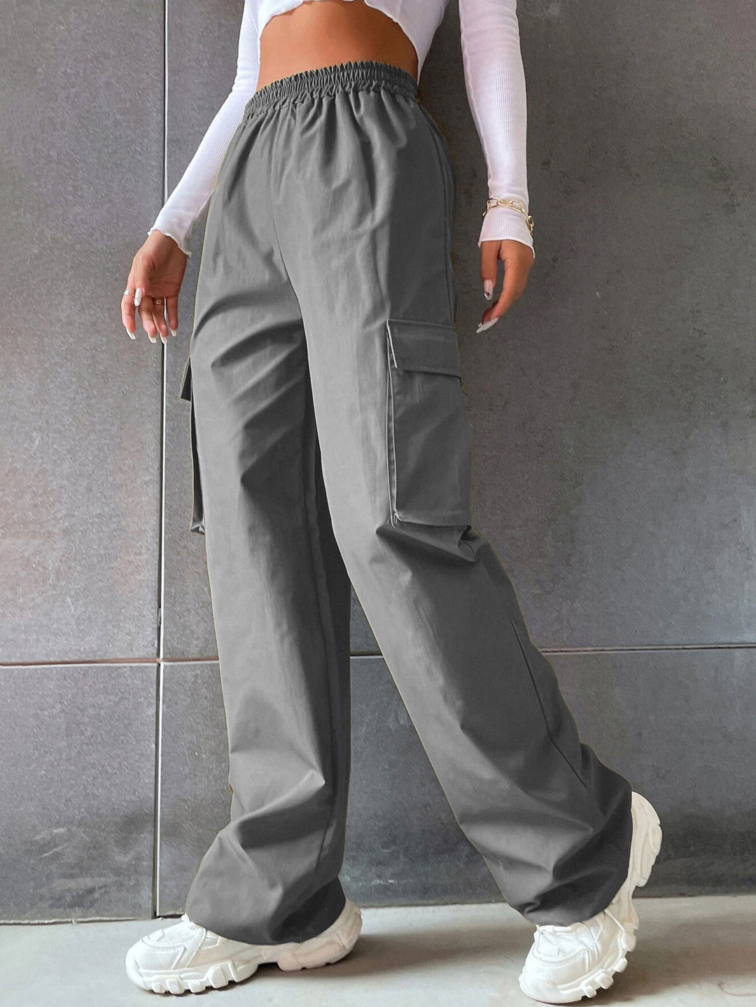 Cargo pants for women with side pockets and elastic waistband Lune London