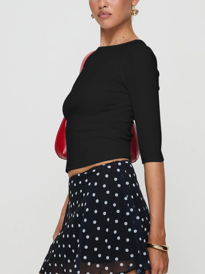 Cropped long sleeve shirt for women with an elegant round neckline and a cut that highlights the silhouette Chic & Stil