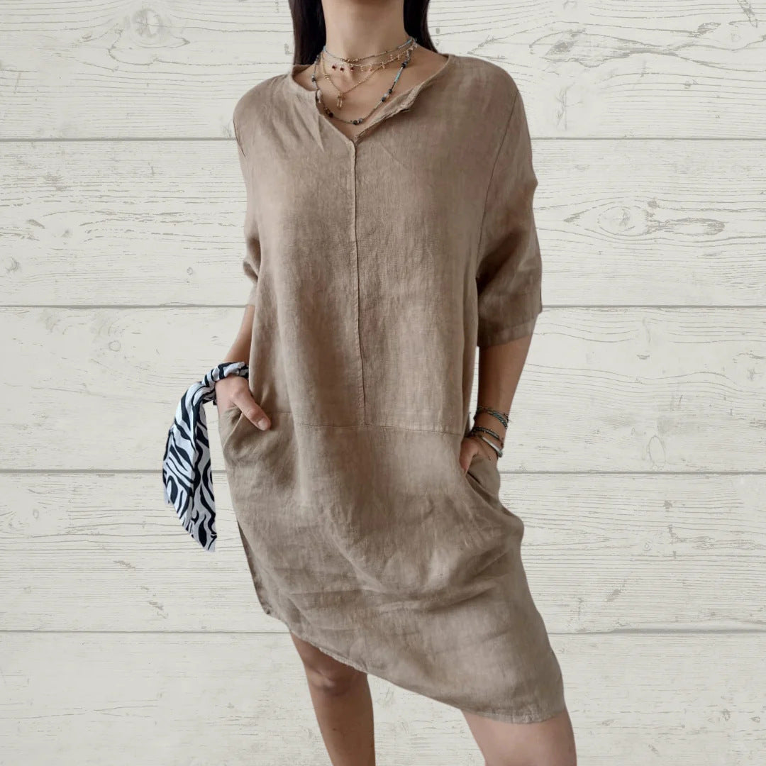 Linen dress for women with V-neckline and practical pockets Lune London