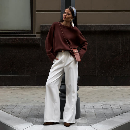 Casual sweater for women with a loose fit and chic stylish pants