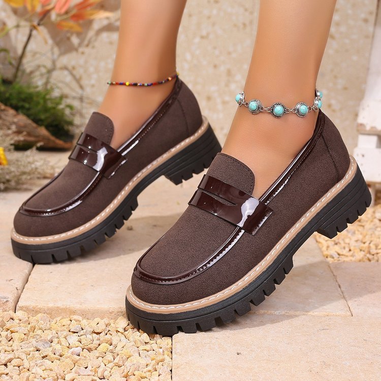 Comfortable slip-on women's shoes with a robust profile and elegant Lune London application