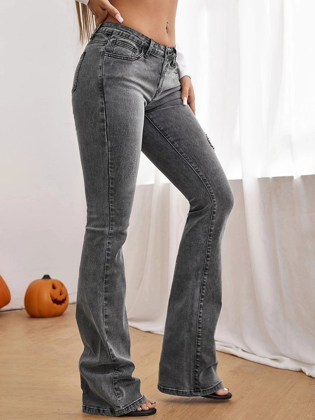 Women’s high-waisted flared jeans with pearl appliqué and shaping waistband Amarae