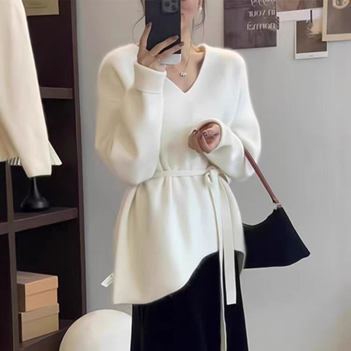 Cardigan féminin avec un élégant col en V et une ceinture à la taille Chic & Stil